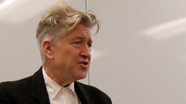 Photo David Lynch en conférence à Lille pour présenter la Méditation Transcendantale