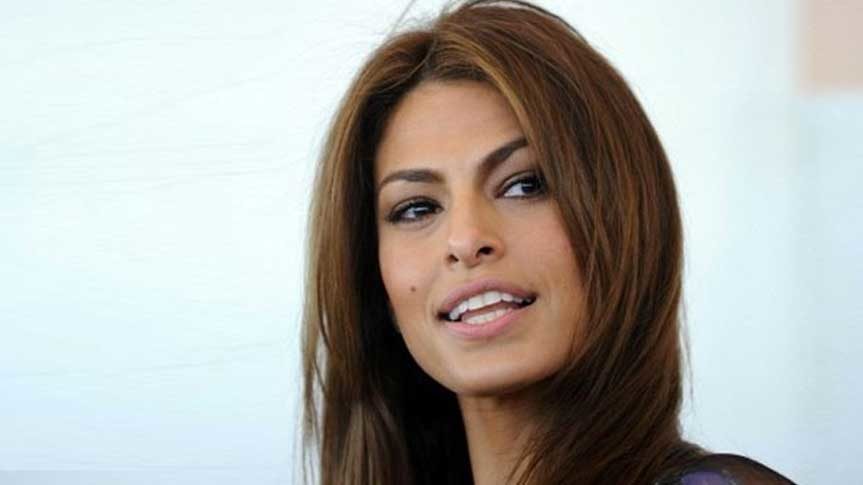 Photo Eva Mendes pour Méditation Transcendantale